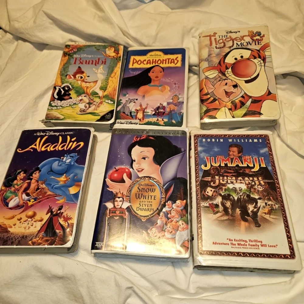 Vintage Disney VHS Collection Bambi Pocahontas‎ Aladdin Etc..